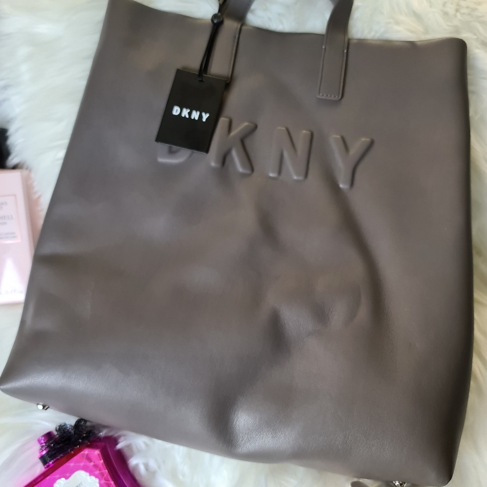 DKNY Tilly Large Tote - Picture 4 of 8